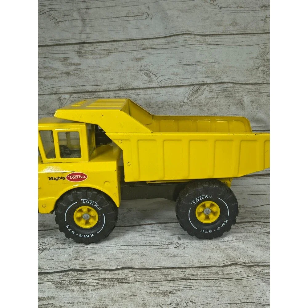 Vintage Mighty Tonka Dump Truck 1970s XMB-975 Yellow All Metal Frame